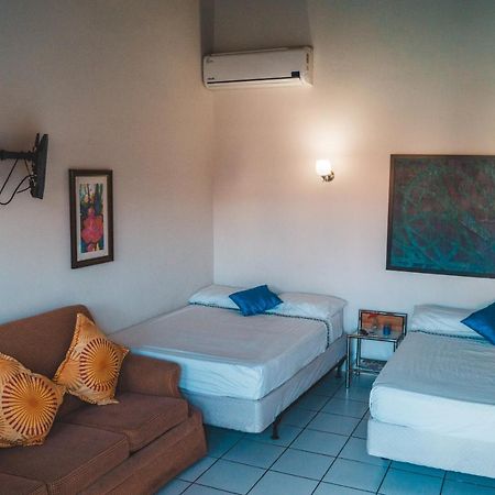 Courtesy Apartments Aruba Oranjestad Eksteriør billede