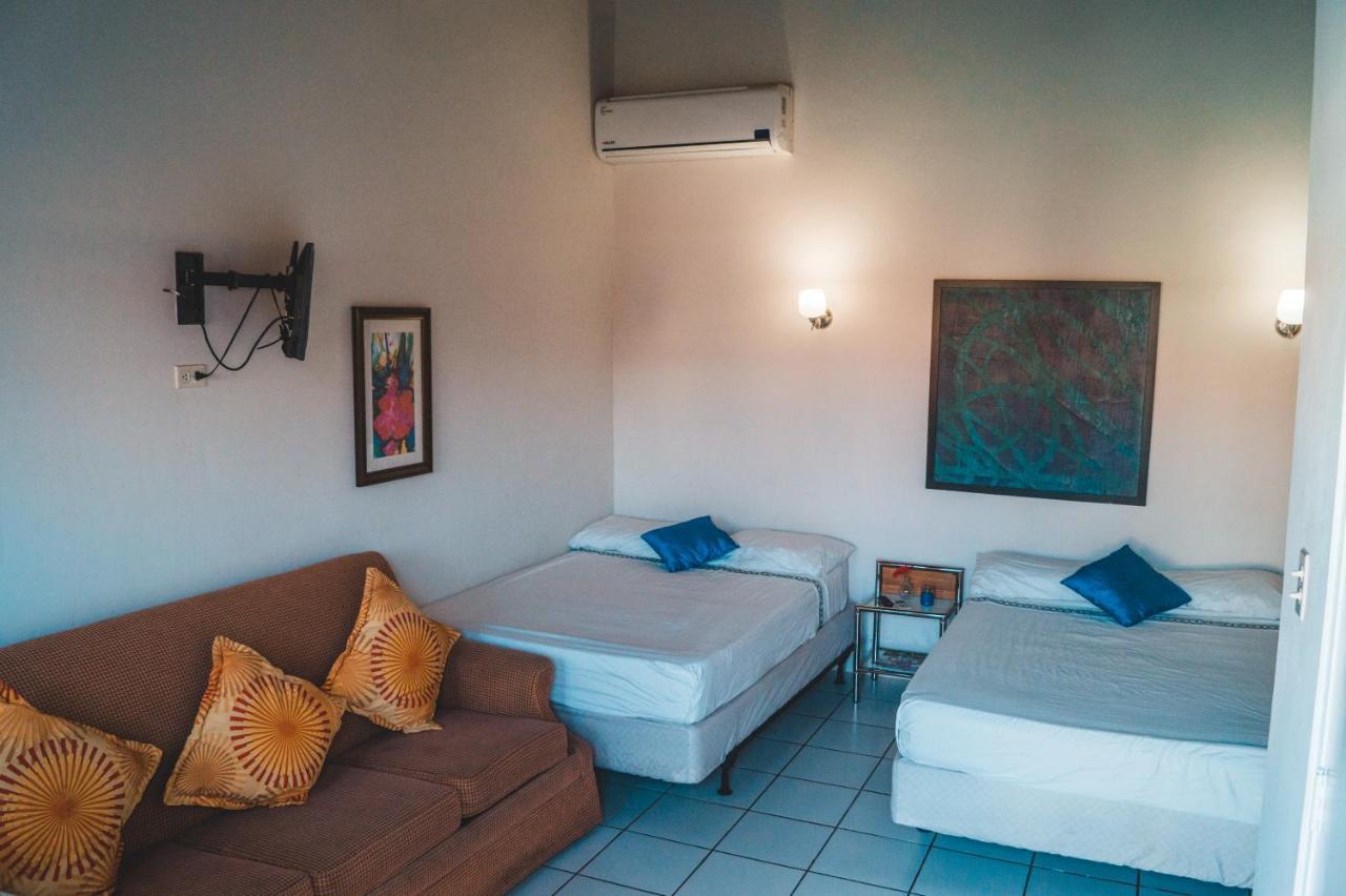 Courtesy Apartments Aruba Oranjestad Eksteriør billede