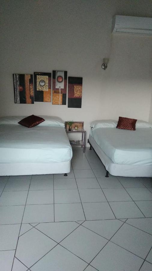 Courtesy Apartments Aruba Oranjestad Eksteriør billede