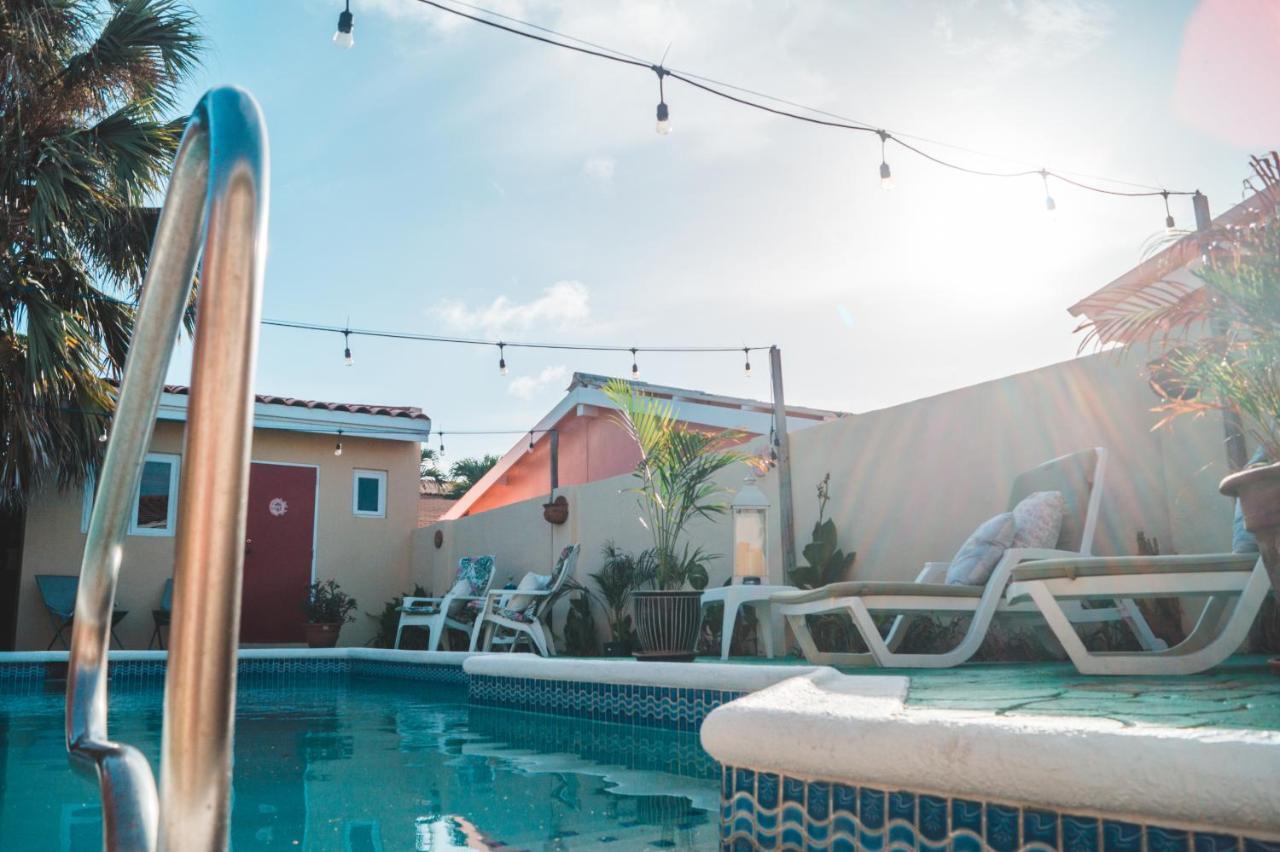 Courtesy Apartments Aruba Oranjestad Eksteriør billede
